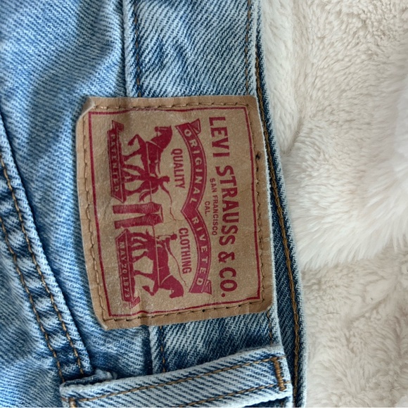 Levis high waisted mom Distressed Denim Women Shorts 31 - Picture 4 of 5